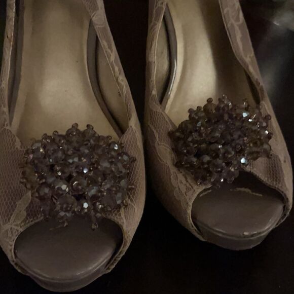 Crystal and Lace Slingback Stilettos - Picture 4 of 14